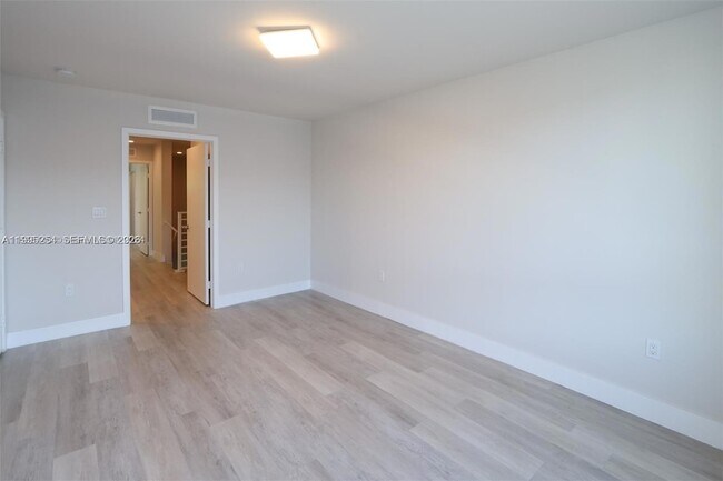 Building Photo - 2555 NE 193rd St