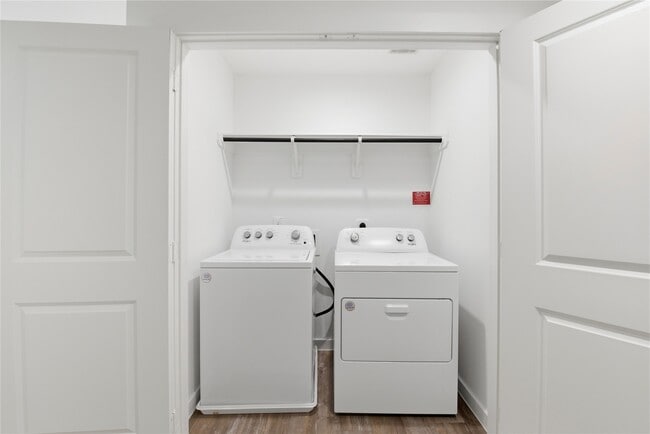 Building Photo - 3022 La Latina Dr