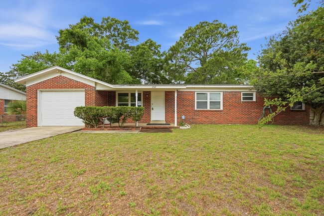 Building Photo - 358 Coral Dr SW