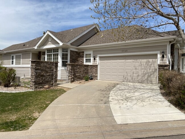 Building Photo - 5742 Crestwood Dr