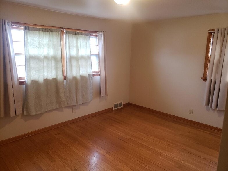 Building Photo - 515 Valleyview Ave NW