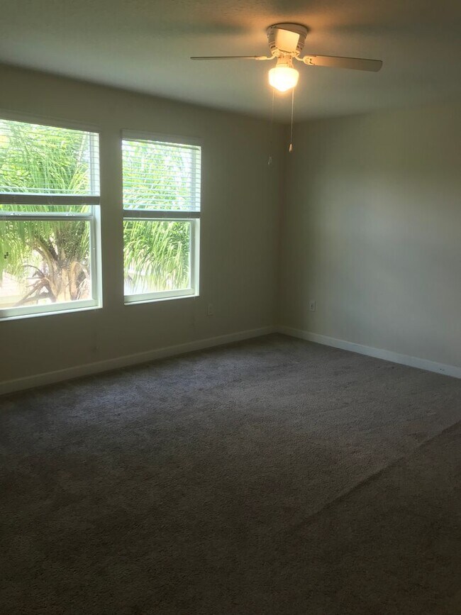Building Photo - 4 Bedroom Home in Storey Grove Manors
