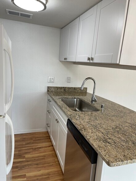 Building Photo - 2604 Muriel St NE