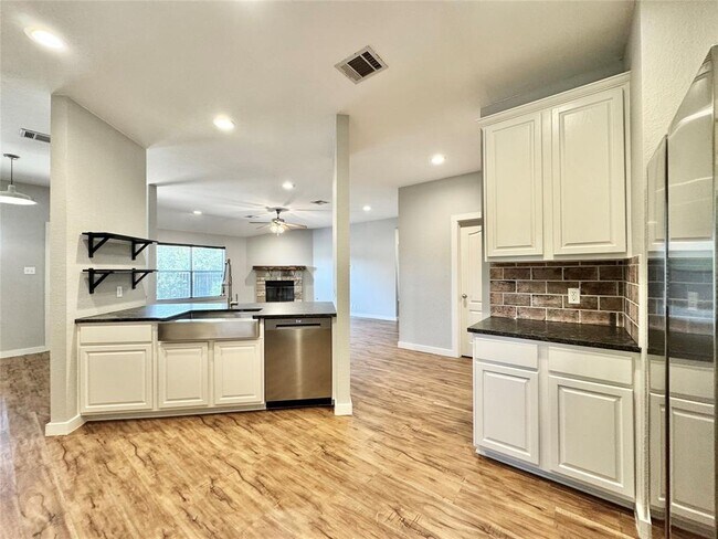 Building Photo - 311 Glen Valley Lane