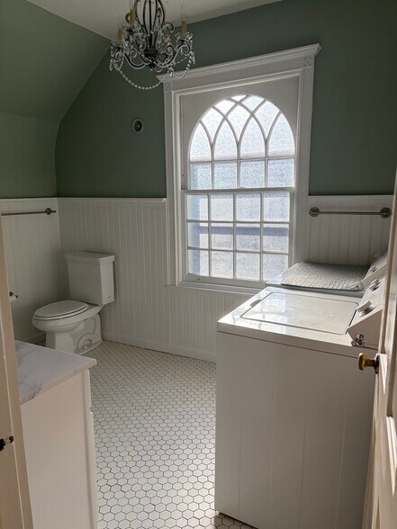 Bath with shower - 7709 Cherokee St