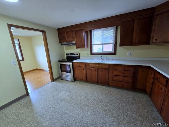 Building Photo - 9 Floreis Ct