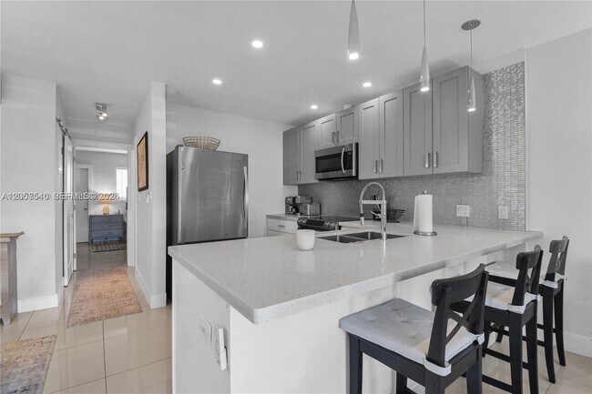 Building Photo - 2701 Middle River Dr
