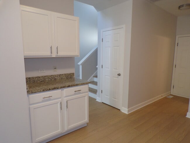 Building Photo - 3364 Blue Ridge Dr