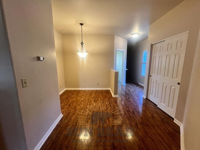 Building Photo - 2 Bedroom at the Reosrt at Tanamera - Reno! - Garage, Pool, Pet Friendly!