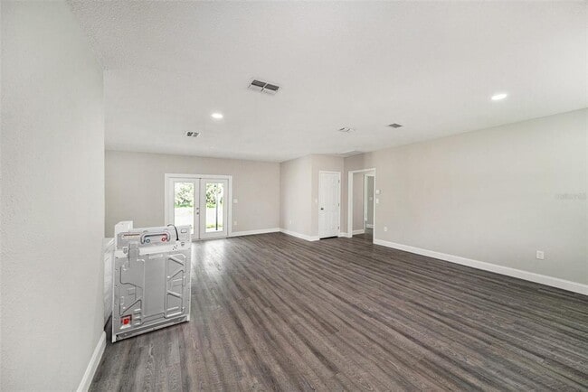 Building Photo - 11911 Pine Forest Dr