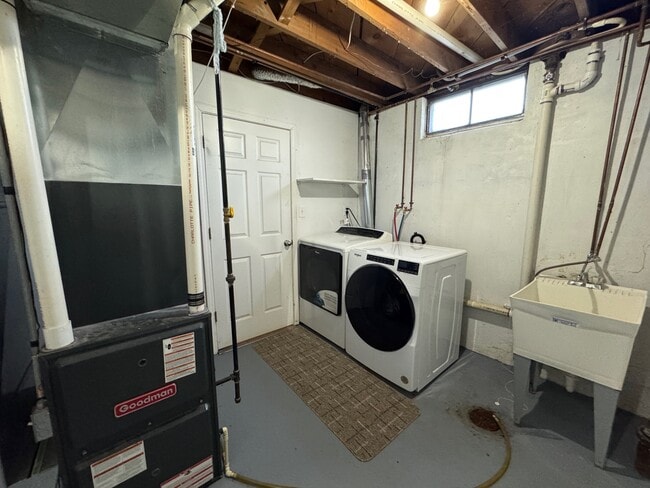 Building Photo - 1208 Toft St