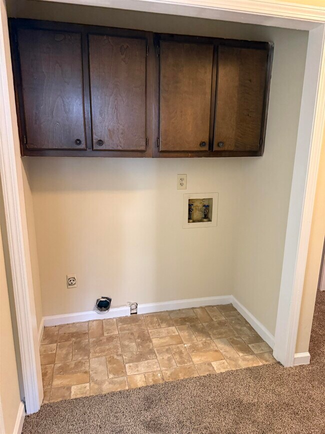 Building Photo - 7200 Devine St