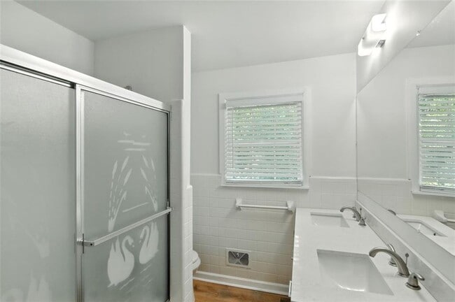 Building Photo - 1365 Renee Dr