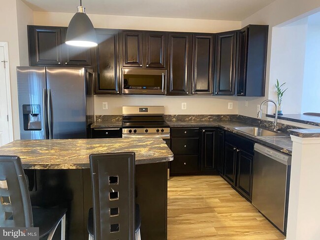 Building Photo - 219 Staysail Drive