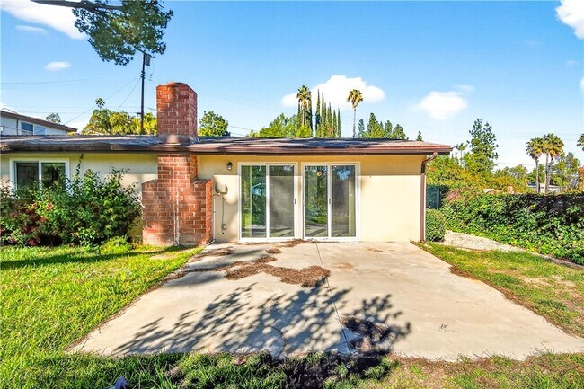 Building Photo - 20524 Rhoda St