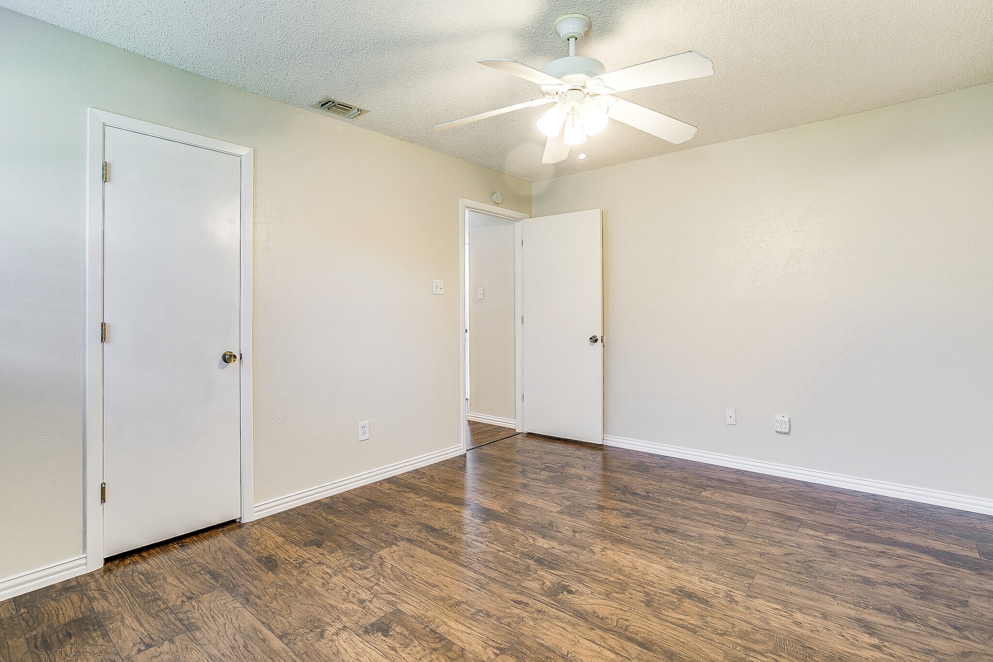 Building Photo - 1104 Sproles Dr