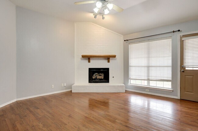 Building Photo - Gorgeous 3 bedroom 2 Bath Home in the Heart of Edmond