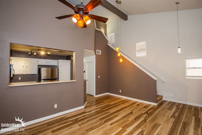 Building Photo - Beautifully Maintained 2Bdm 2Ba Townhome i...