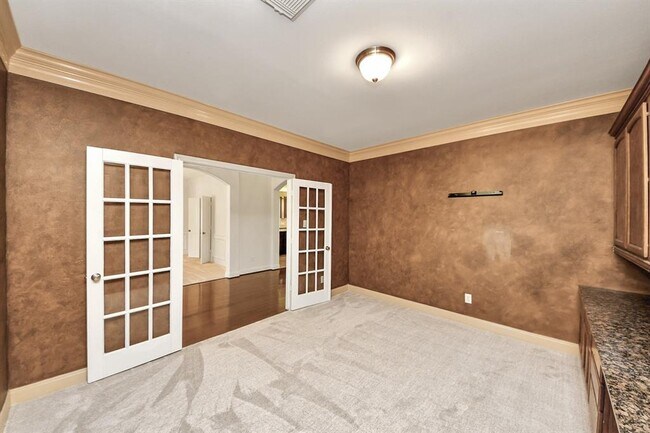 Building Photo - 3811 Parkside Dr