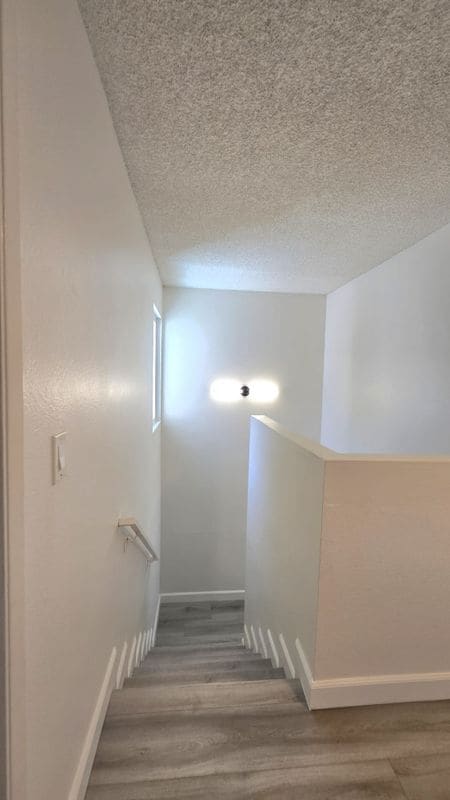 Building Photo - 1334 Engracia Ave