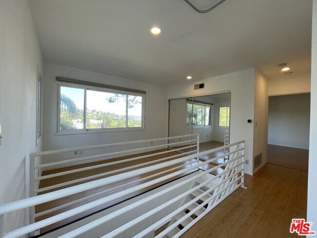 Building Photo - 6216 Temple Hill Dr