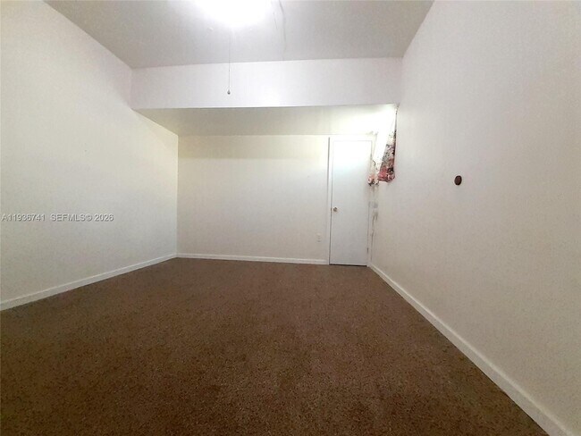 Building Photo - 2109 N Park Rd