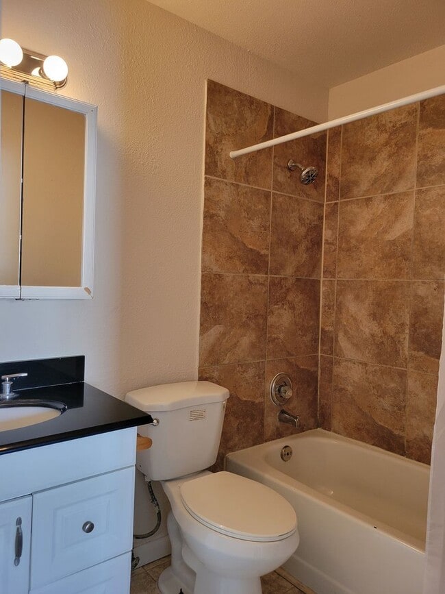 Building Photo - Two-Bedroom Home with Bonus Room in Winter Haven