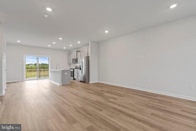 Building Photo - 16628 Green Glade Dr
