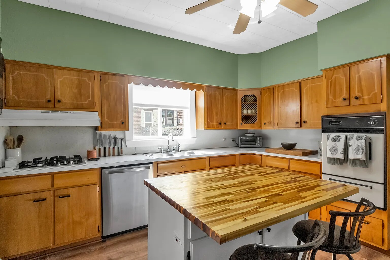 Building Photo - 12 Lovering Ave