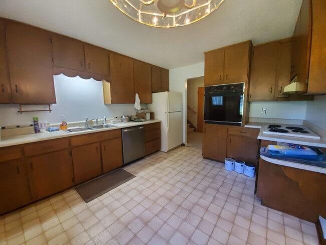 Kitchen View - 591 E Glenlord Rd