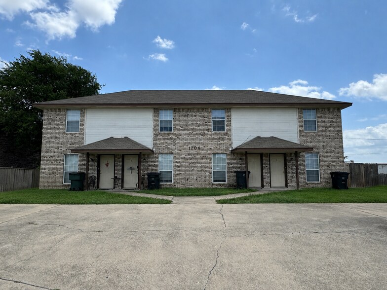 Building Photo - 1706 Tanner Cir