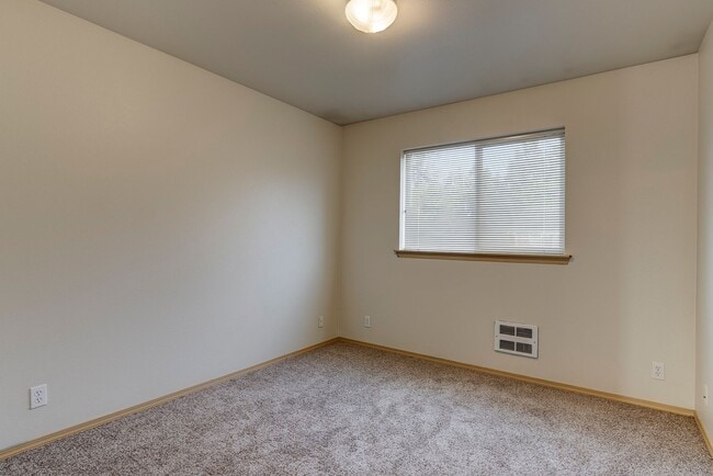 Building Photo - Two Bedroom Two Bathroom Condo in Summerwind