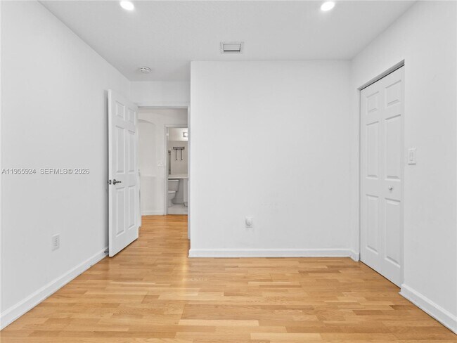 Building Photo - 11186 NW 73rd Terrace