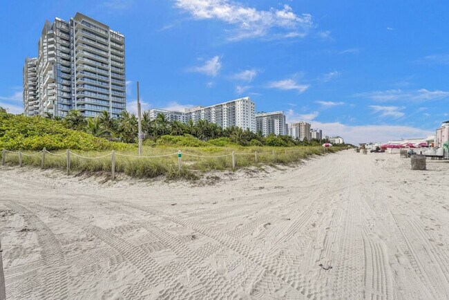 Building Photo - 2201 Collins Ave
