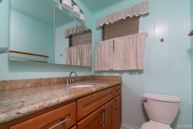 Building Photo - IMMACULATE AND CLEAN 3BR/1.5BA WITH 2 BONU...