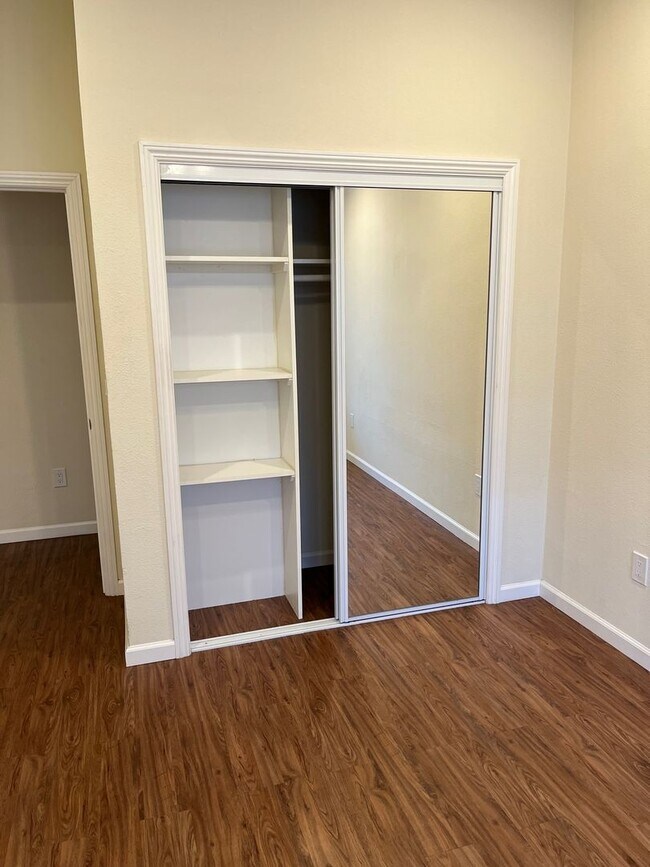 Building Photo - Spacious 1bd/1ba apartment