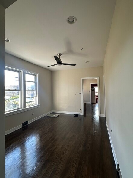 Building Photo - 1622 N Long Ave