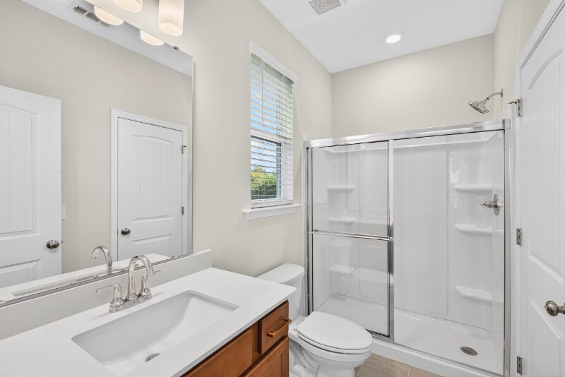 Building Photo - 335 Chesapeake Cmns St