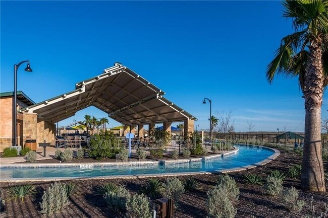 Building Photo - 227 Everglade Dr
