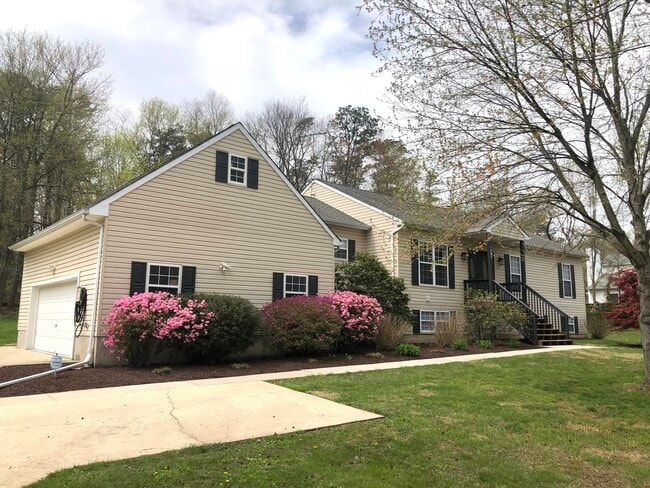 Primary Photo - 1745 Maple Ave