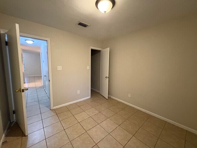 Building Photo - 211 Parkbrook Cir