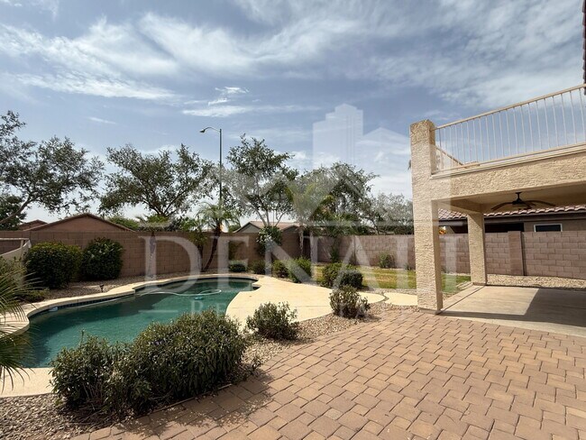 Building Photo - 805 S Esmeralda