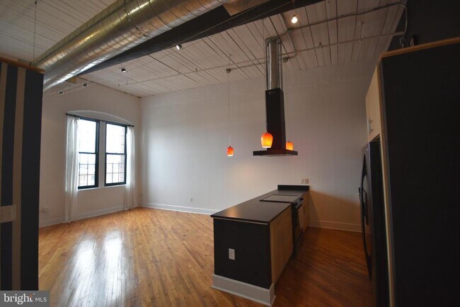 Building Photo - 200 Lincoln Ave