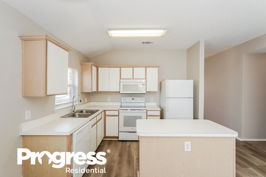 Building Photo - 1519 Columbia Dr