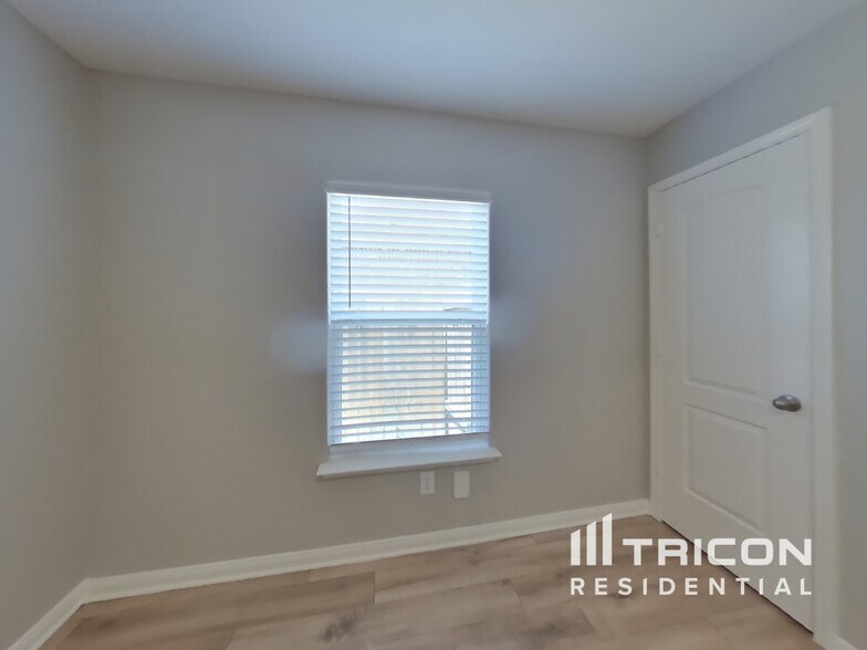 Building Photo - 2111 Juniper Dr