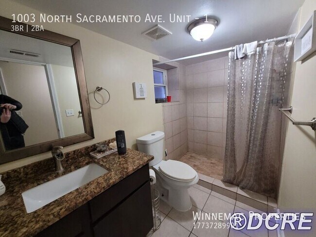 Building Photo - 1003 N Sacramento Ave