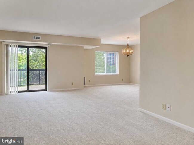 Building Photo - 8360 Greensboro Dr