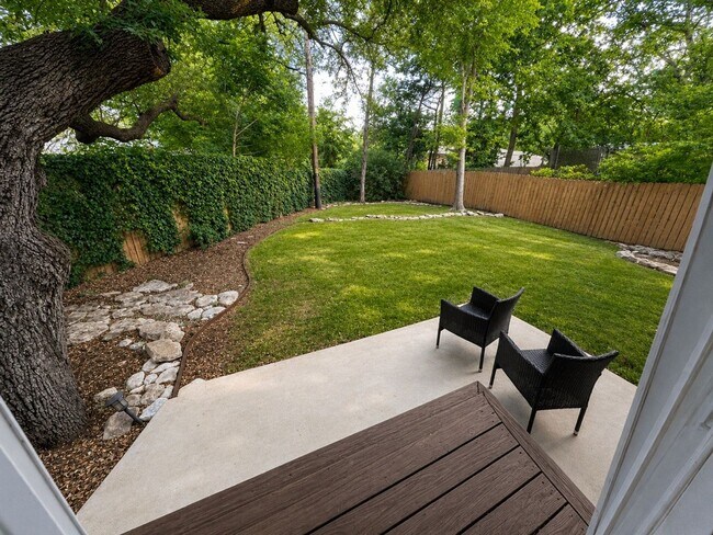 Building Photo - 803 Single Oak Cove