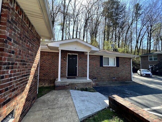 Building Photo - 800 Lullwater Rd.