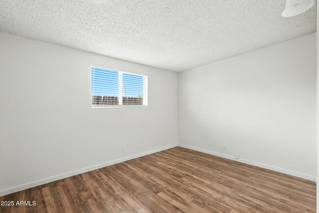 Building Photo - 130 W Harding Ave